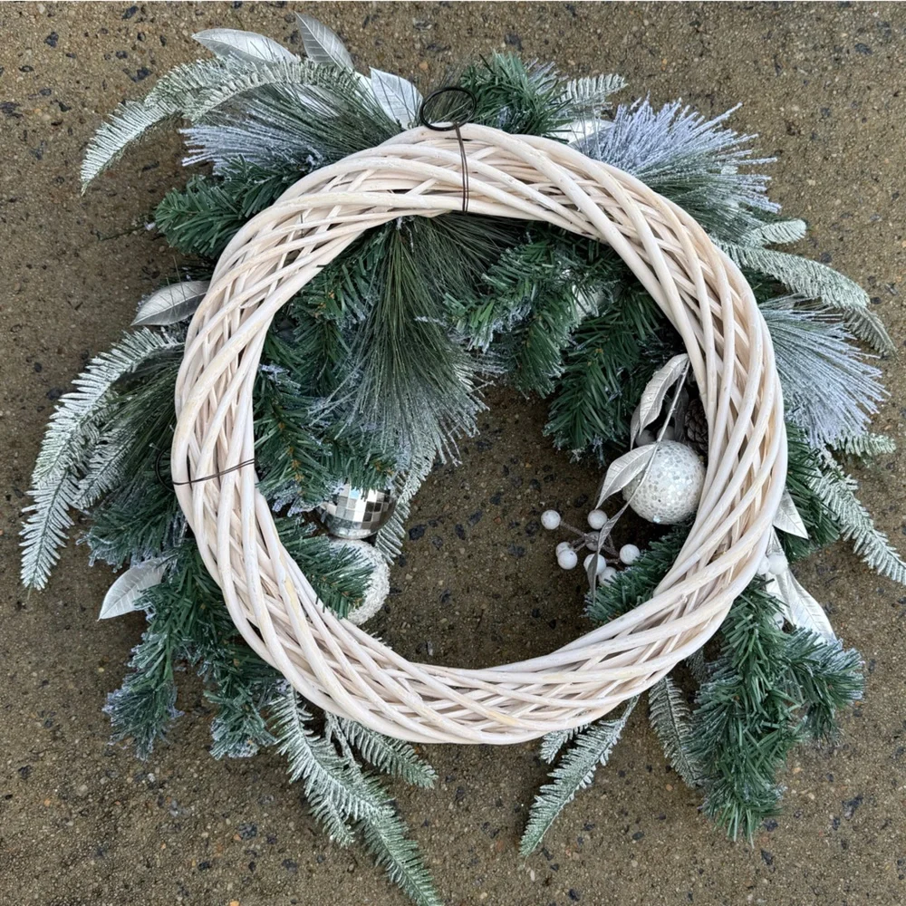 White & Silver Holiday Wreath